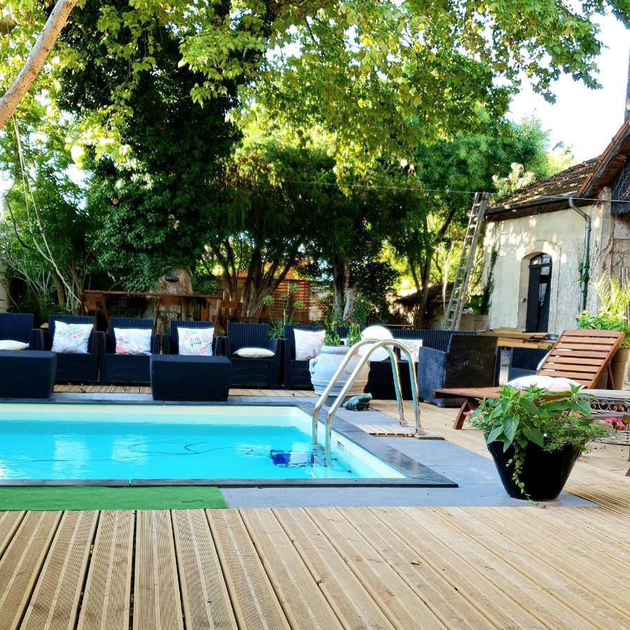 Le 4 Feuilles En.Camargue Hotel Bernis Екстериор снимка