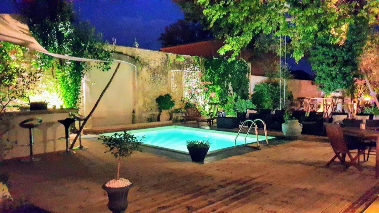 Le 4 Feuilles En.Camargue Hotel Bernis Екстериор снимка